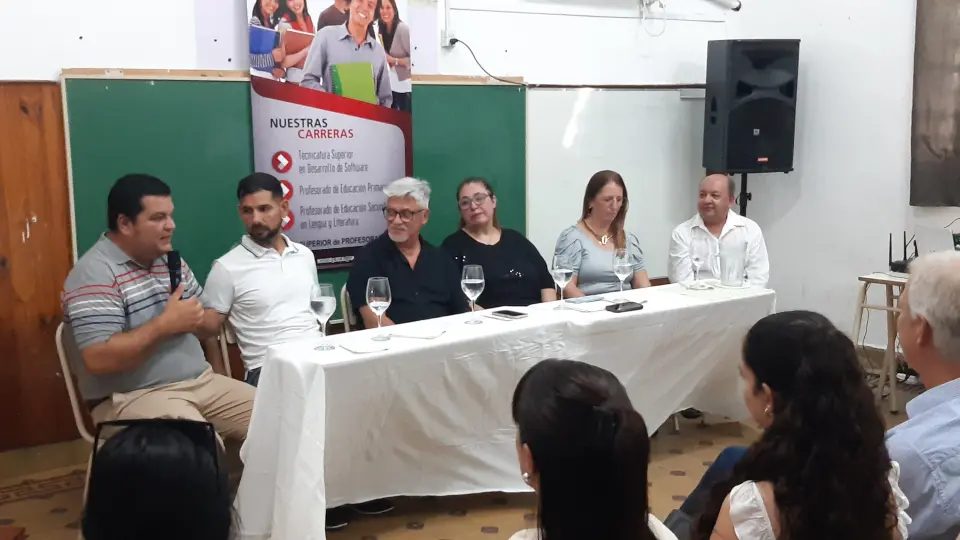 El intendente Fabio Villa logró la apertura de la carrera del Profesorado de Inglés en Florencia