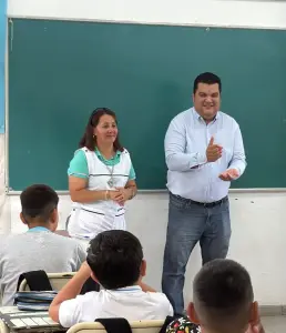 El intendente participó del inicio del ciclo lectivo en la Escuela Primaria N° 1385 Juana Paula Manso