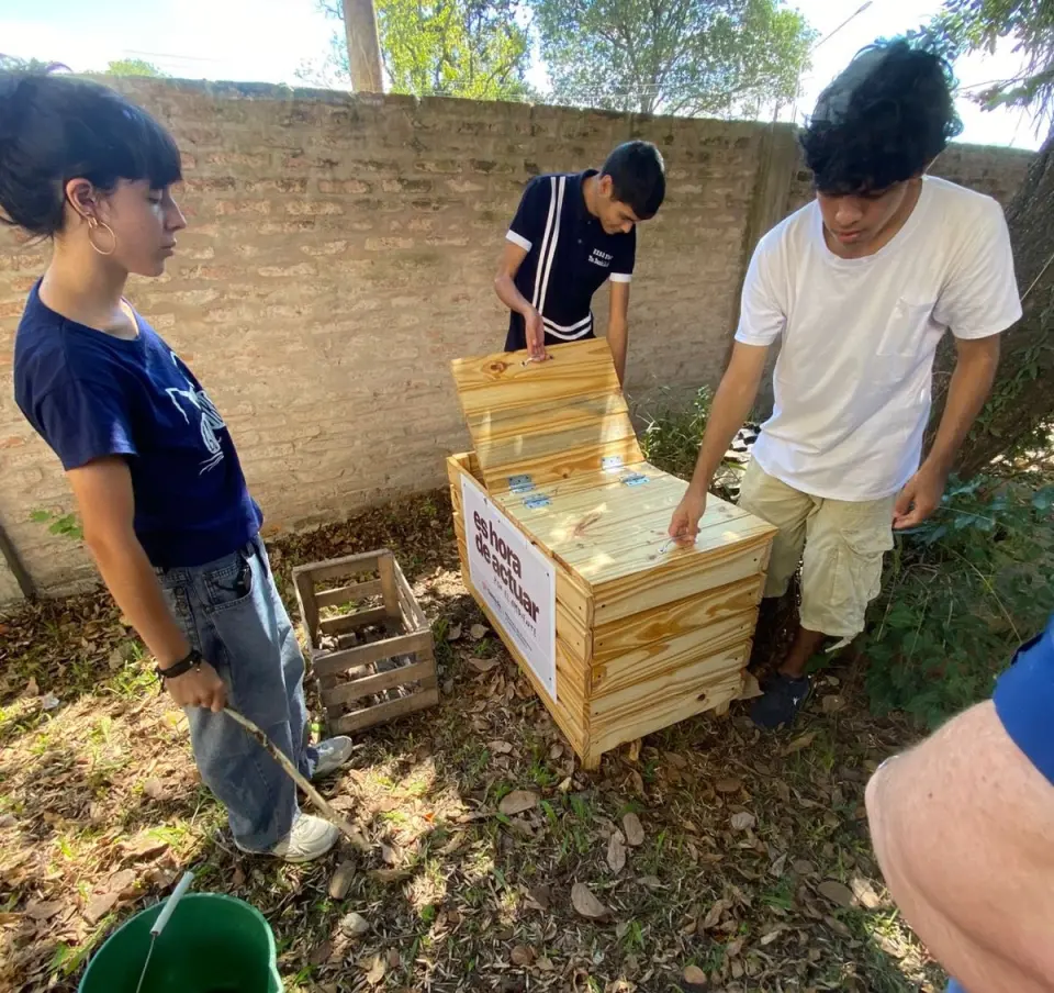 Mes del compostaje: Los estudiantes ya ponen en marcha la compostera en la escuela