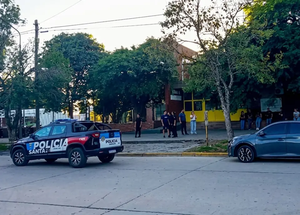 Un alumno mató a un compañero dentro de una escuela