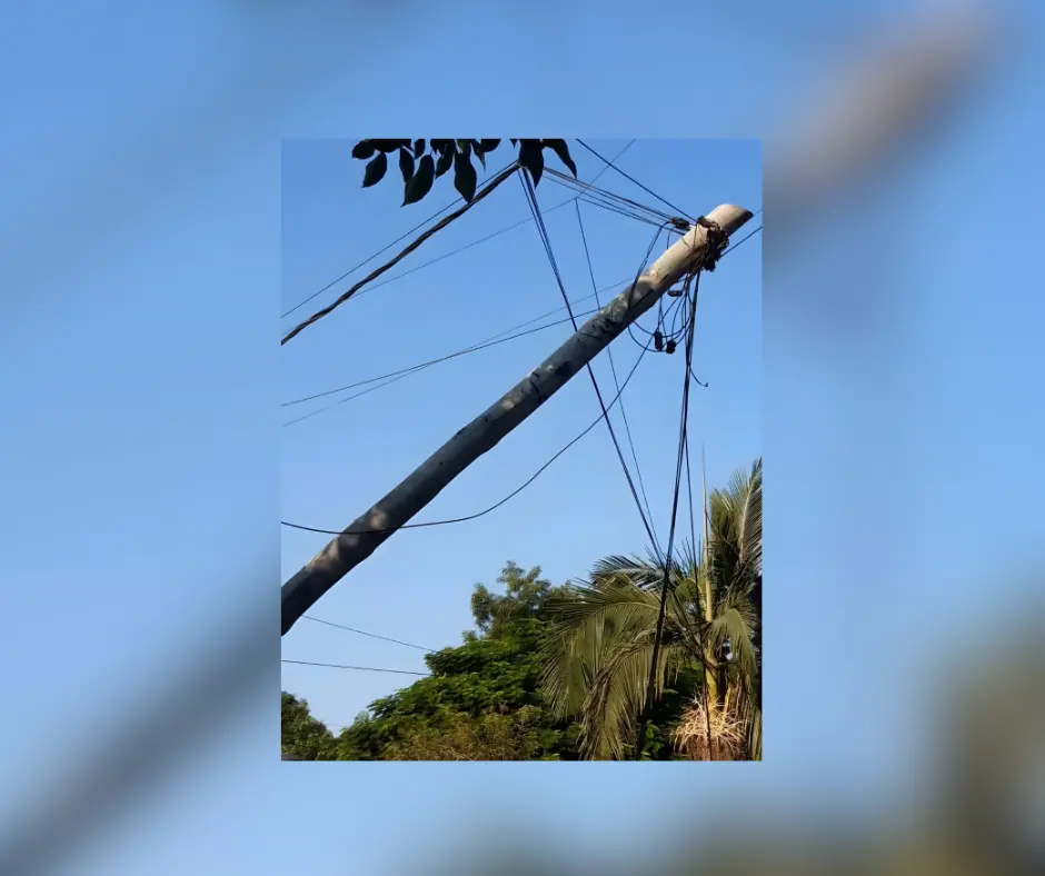 El Intendente reclama a Telecom por poste en estado crítico frente a una institución educativa