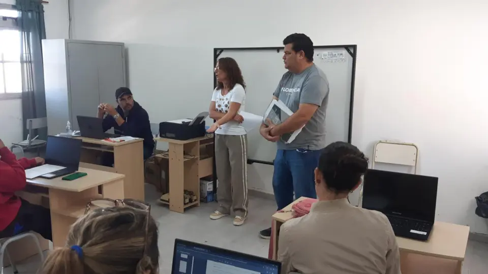 El intendente mantuvo una reunión con estudiantes de las carreras virtuales de la UNCAUS