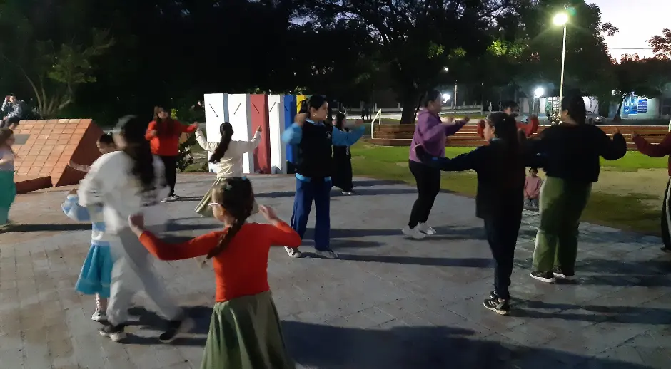Florencia celebró el Día Internacional de la Danza con un emotivo “Ensayo a Cielo Abierto”
