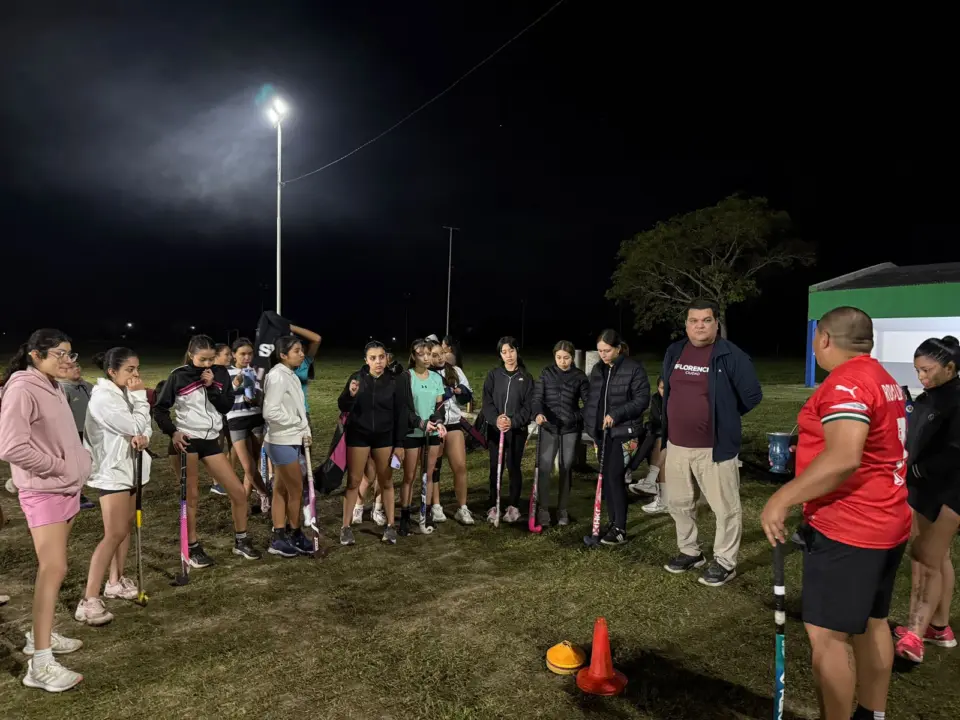 Comenzaron las clases gratuitas de Hockey en Florencia con una gran convocatoria