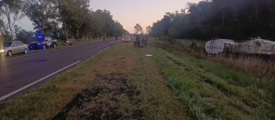 Un camión despistó en jurisdicción de Hardy y su conductor debió ser hospitalizado
