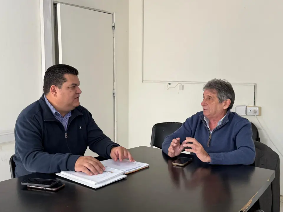 Florencia firma un convenio para becar a estudiantes de comunidades originarias