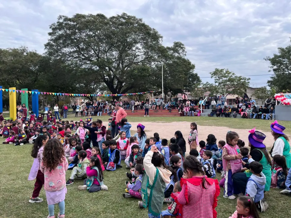 La plaza San Martín se llenó de color y alegría para celebrar el Día de los Jardines de Infantes